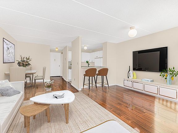 3rd image of 1155 Warburton Ave APT 5L