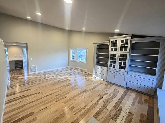 3rd image of 5404 75th Ave NE