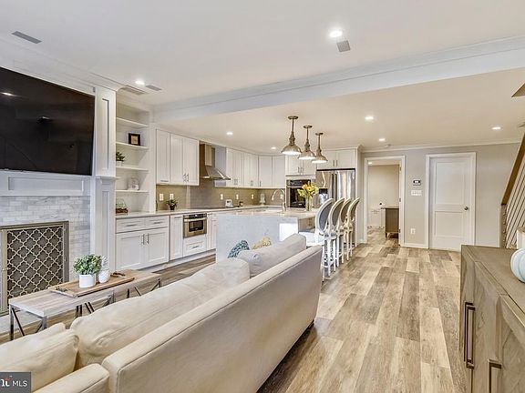Open Floorpan Great for Entertaining