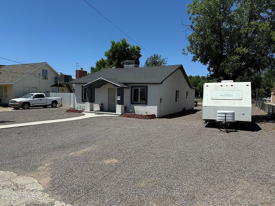 2nd image of 210 W 11th St