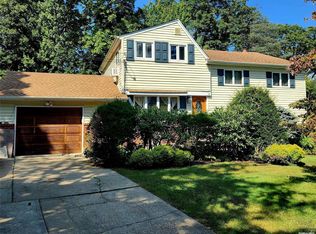 25 Ruby Ln, Huntington Station, NY 11746