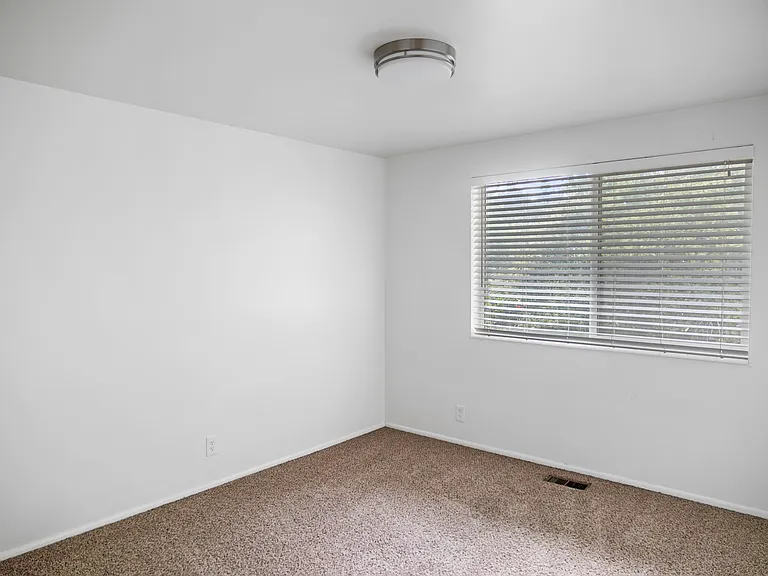 1415 E Murphys Ln — Photo 25