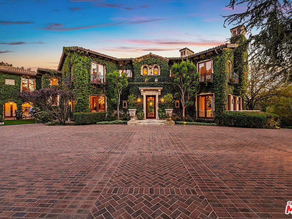 1550 Amalfi Dr