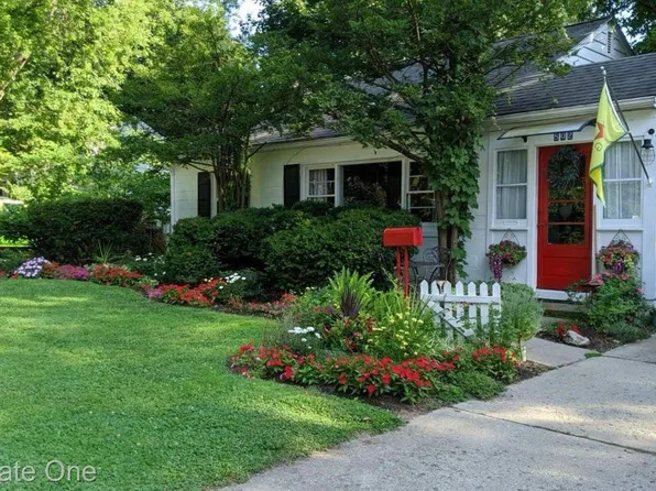 802 Barton Dr, Ann Arbor, MI 48105