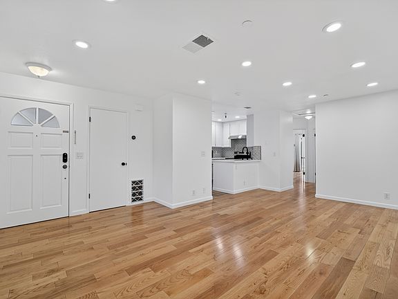 3rd image of 935 La Mesa Ter #1