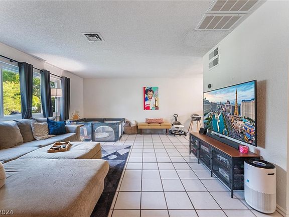 5th image of 241 Greenbriar Townhouse Way