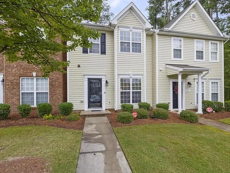 28 Sharpstone Ln — Photo 1