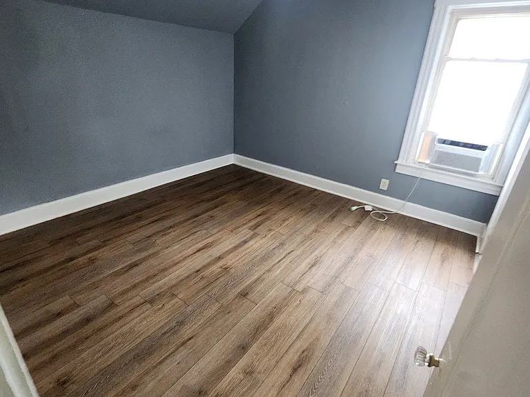 109 Cleveland St — Photo 4