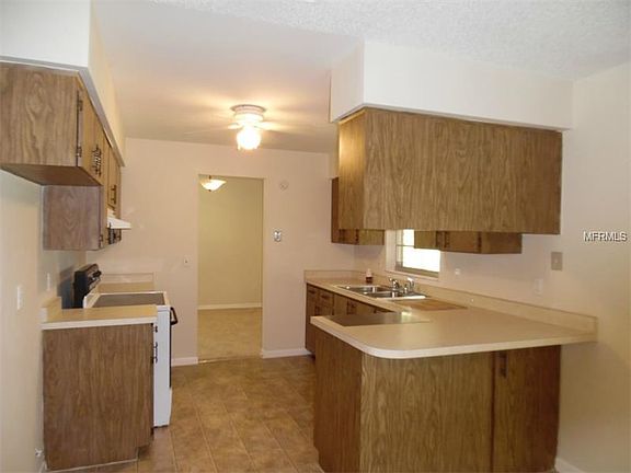 2nd image of 821 Largo Ct