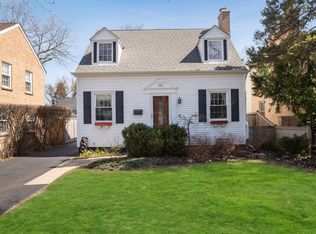 453 Pleasant Ave, Highland Park, IL 60035