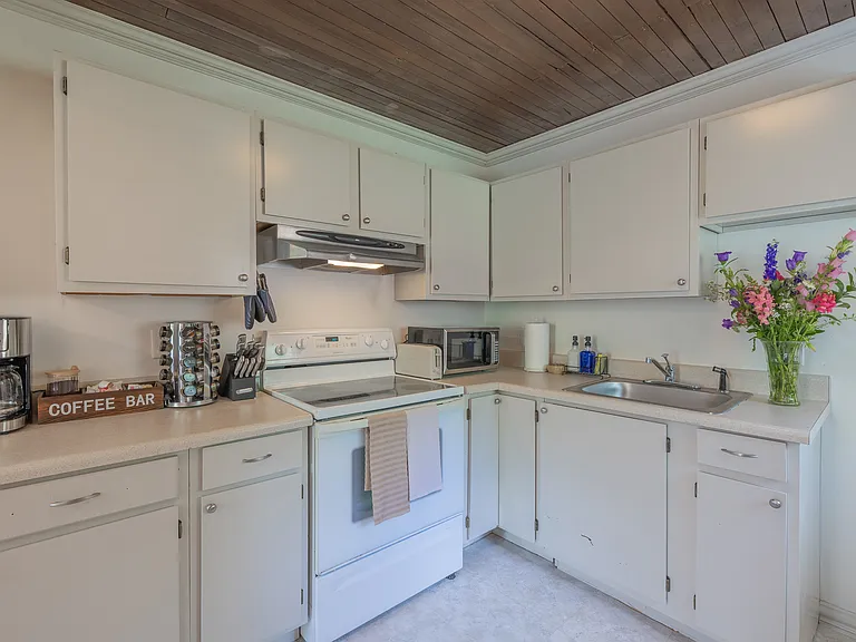 313 W Maple St #1 — Photo 11