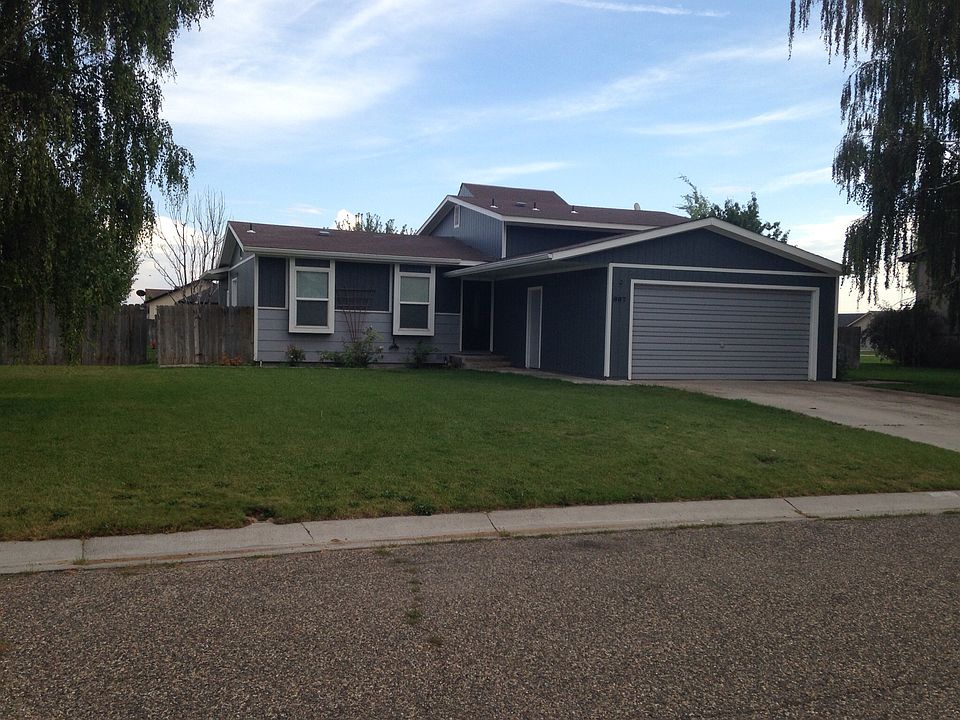 4 bedroom,3 baths 2,058sq ft