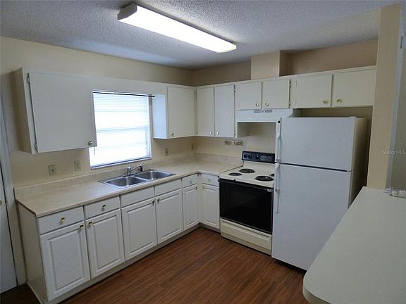 4th image of 2206 Section Dr
