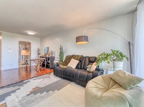 8851 Lansdowne Rd #701, Richmond, BC V6X 3X7