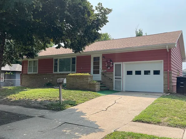 325 E 11th St, Fremont, NE 68025