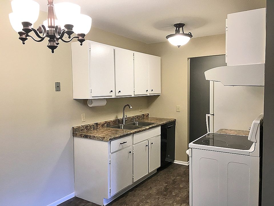Another view of the kitchen. Newer dishwasher.