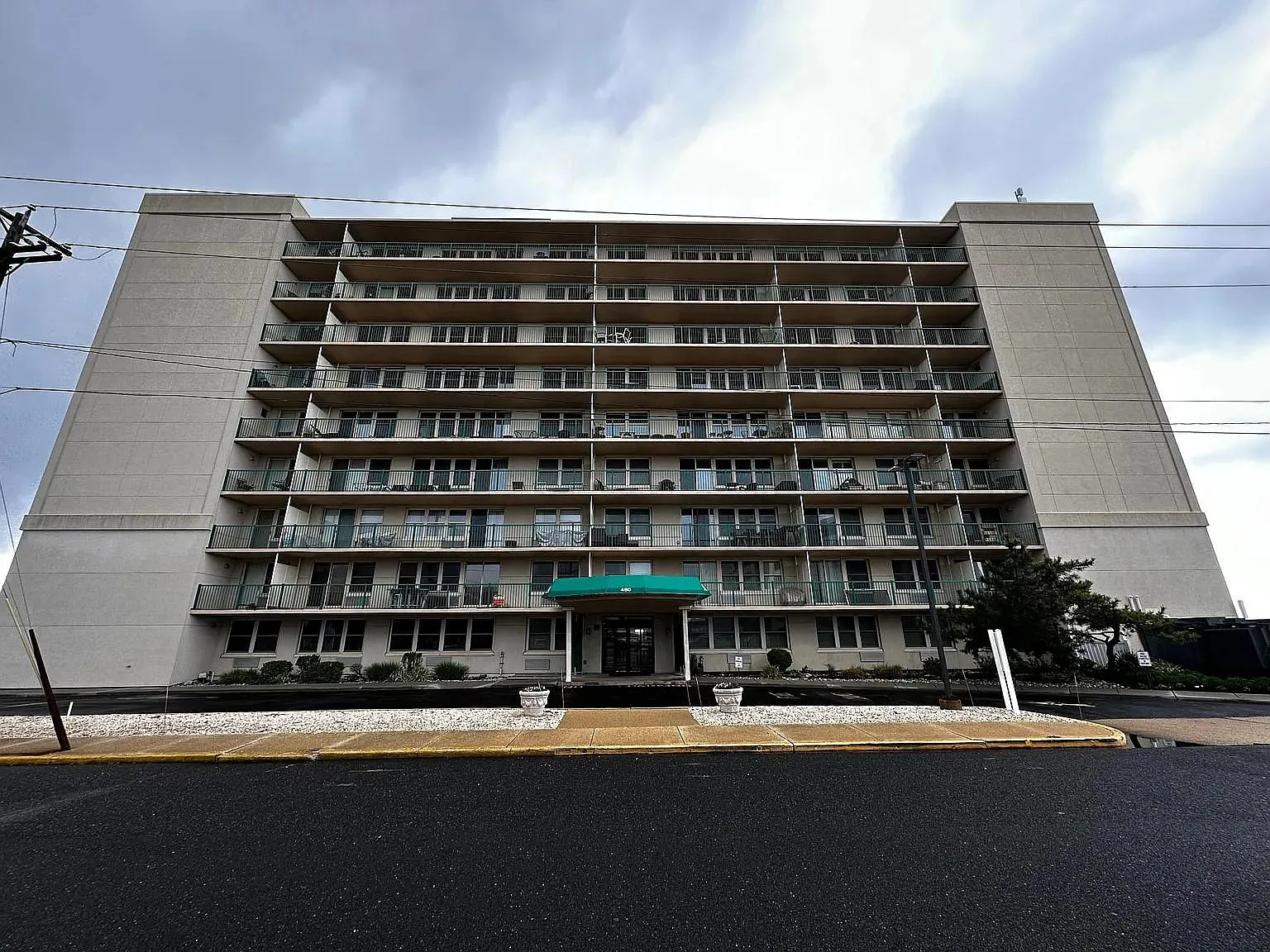 1 bed, 910 sqft, $3,100 — Photo 2