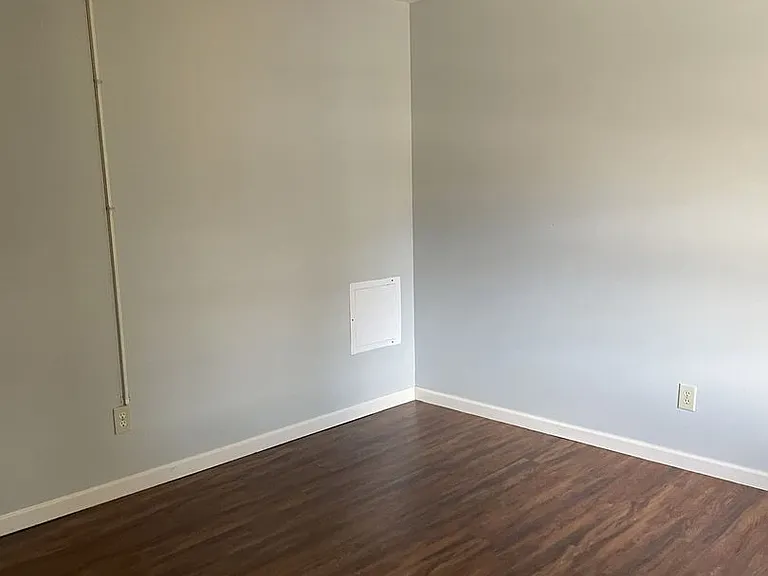 102 McConnell St — Photo 9