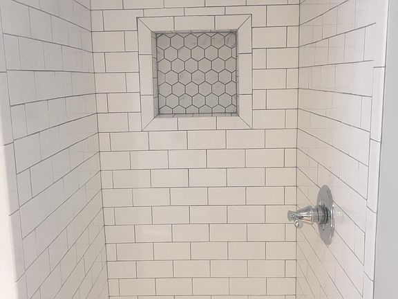 5th image of 118 Willow St #1