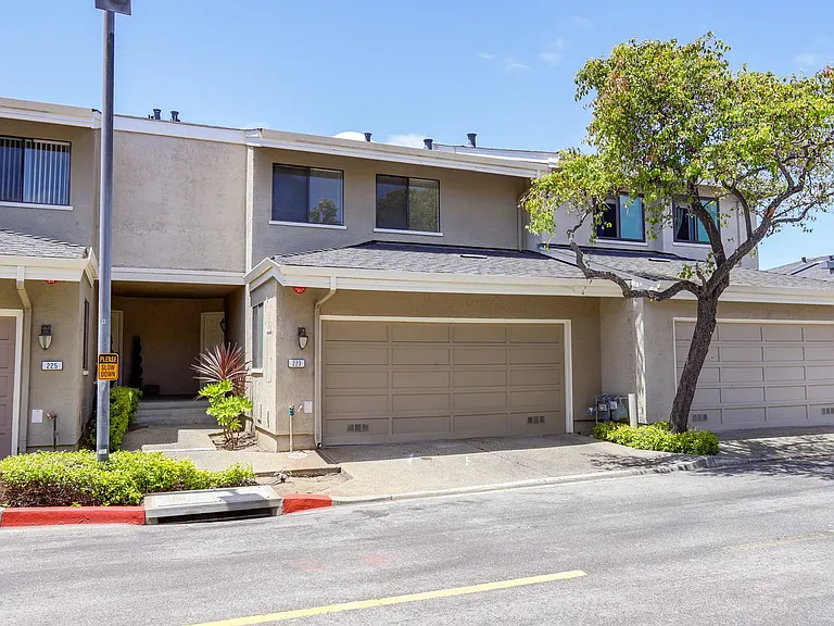 223 Bonita Ln — Photo 1