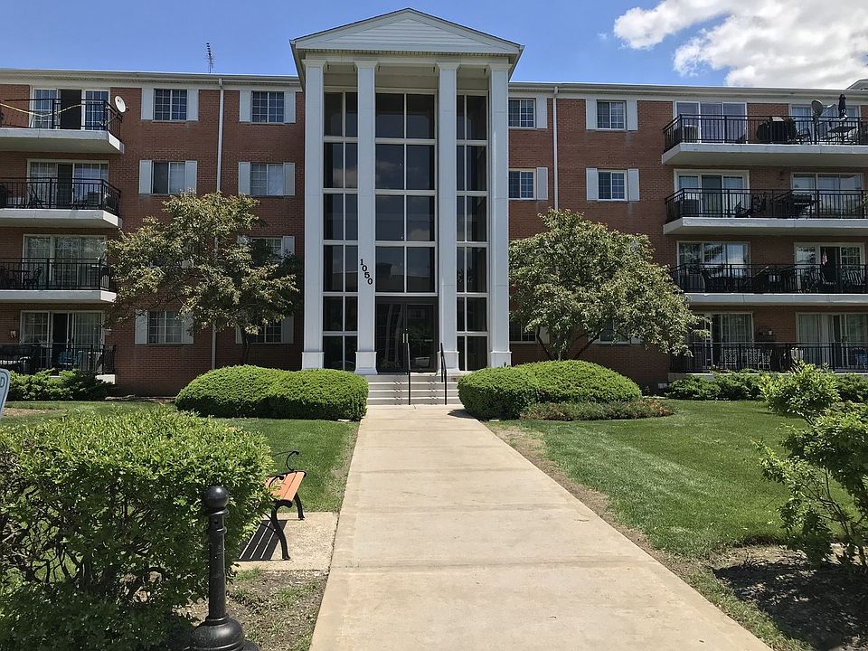 1st image of 1050 N Farnsworth Ave APT 416