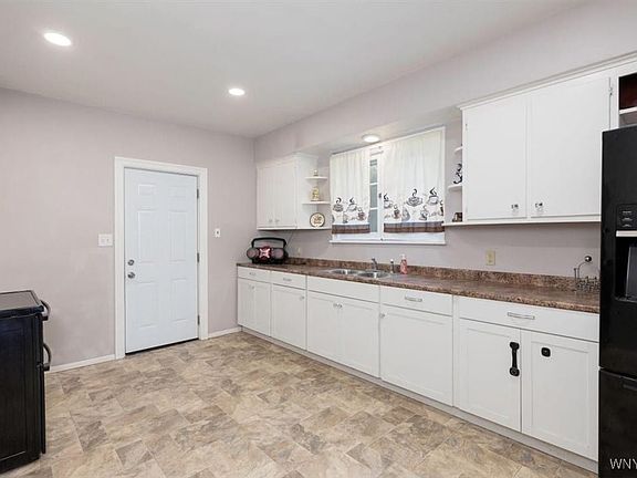 lower unit kitchen