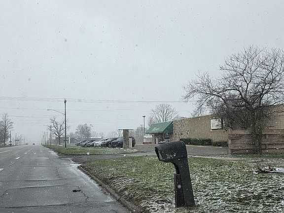 4th image of 300 W Chicago Rd