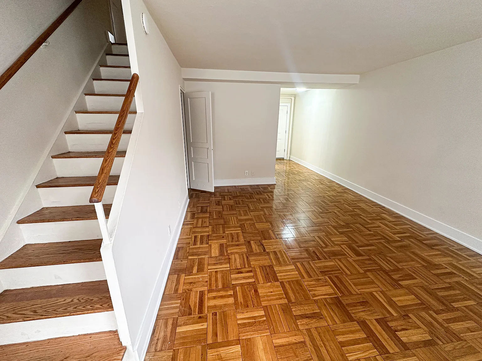 3 bed, 1.5 bath, 1200 sqft, $3,500 — Photo 2