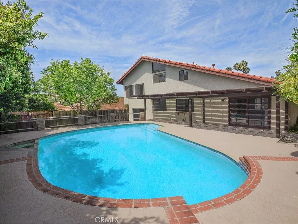 4 bed, 2.5 bath, 2707 sqft, $7,500 — Photo 2