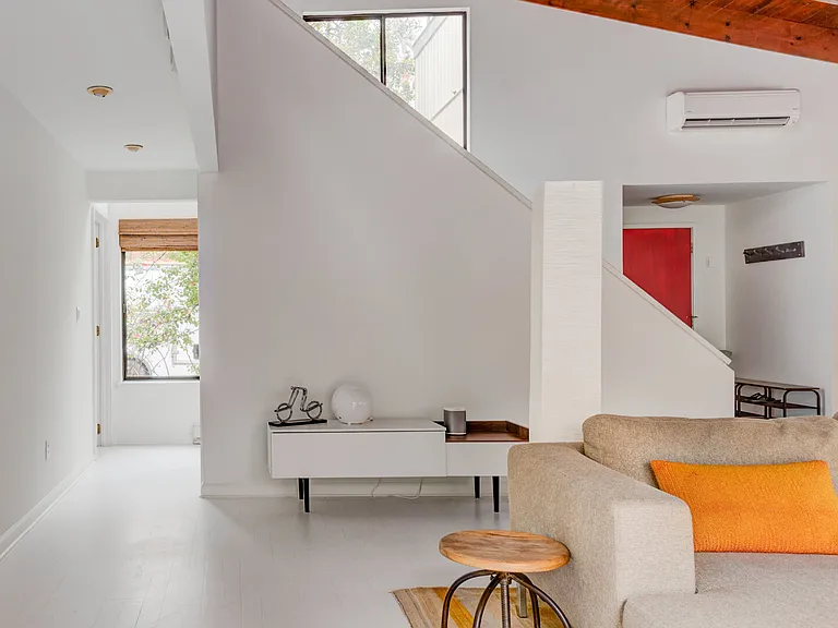106 Peconic Hills Dr — Photo 5