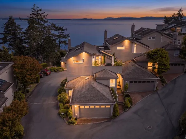 4771 Cordova Bay Rd #5, Saanich, BC V8Y 2J7