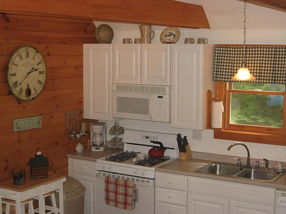 4th image of 17 Pinecrest Dr