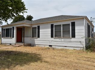 1402 N 6th St, Sayre, OK 73662