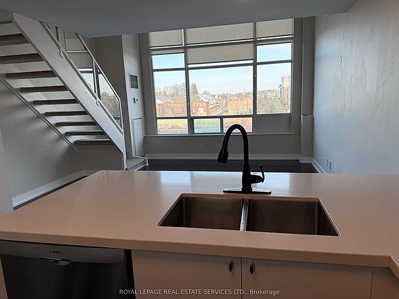 5th image of 200 Manitoba St #334