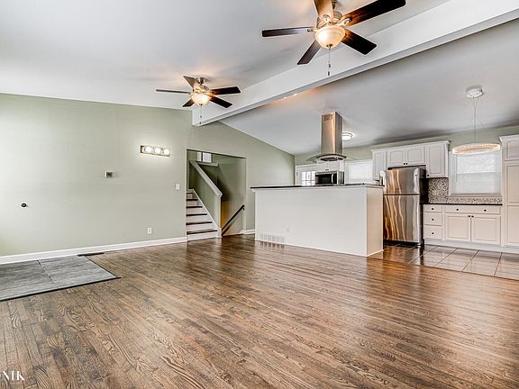 3rd image of 2204 Francine Ave