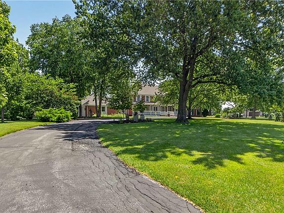 4th image of 1815 Pine Ridge Dr