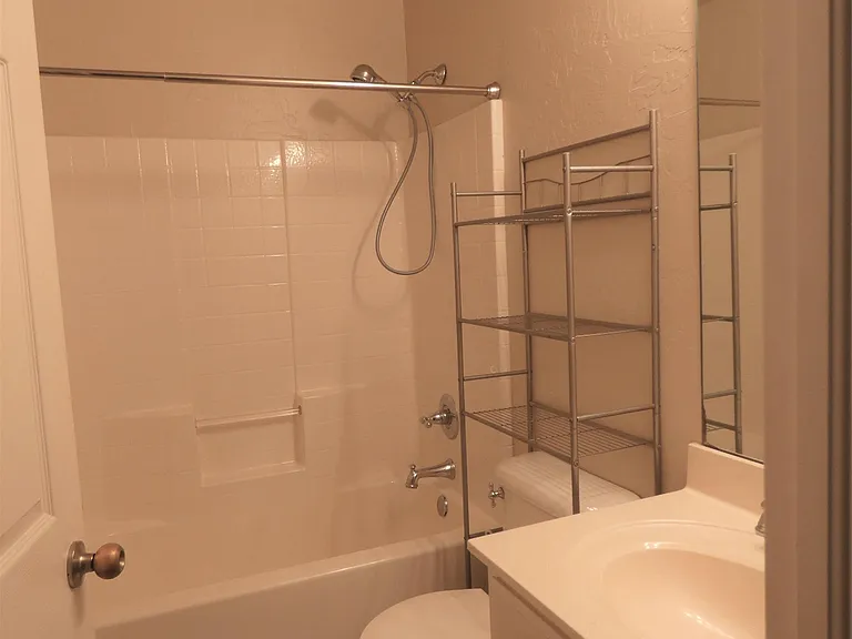 4220 Manhattan Dr — Photo 5