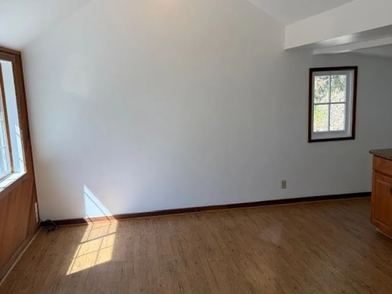 195 Melville Ave — Photo 4