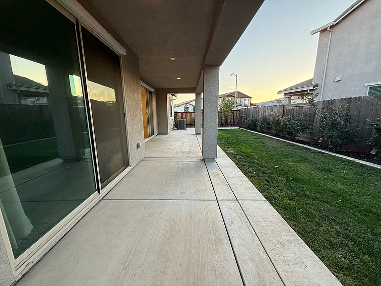 12920 Knightsbrook Ave — Photo 49
