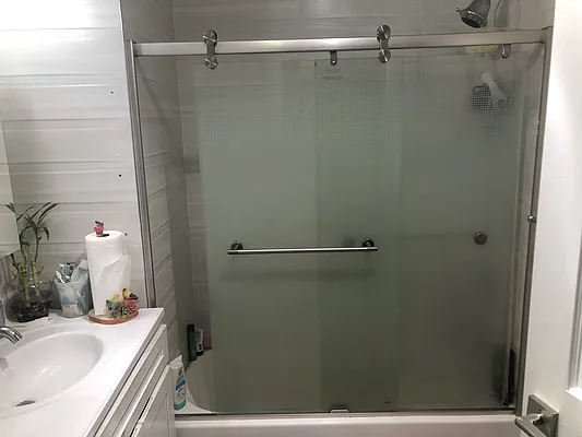 Rented by Q52 LLC | media 14