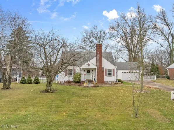 1810 Lilly Ln, Alliance, OH 44601