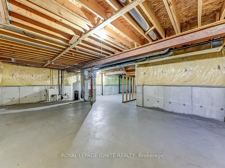 57 Armitage Cres — Photo 34