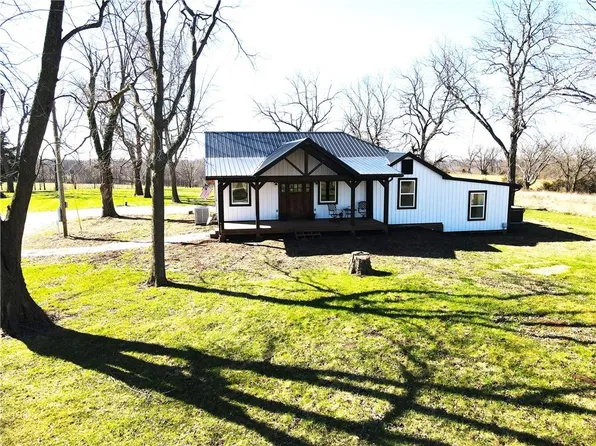 786 NW 100th Rd, Centerview, MO 64019