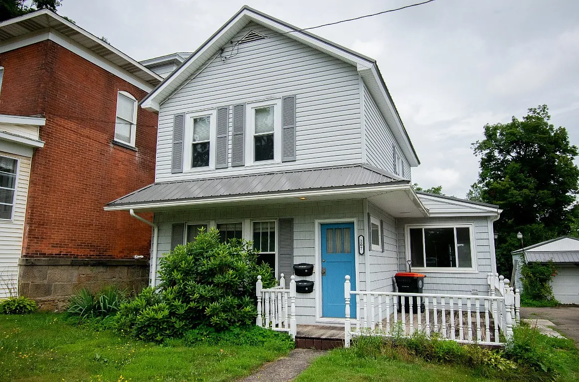 207 E Smith St photo 1
