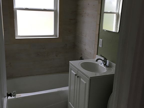 3rd image of 3904 NW 24th St