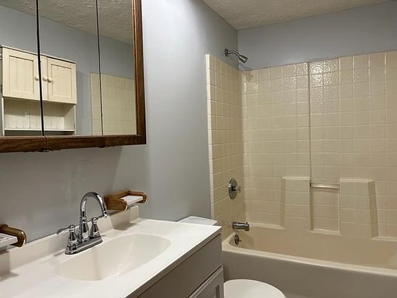 3rd image of 5011 Settlers Trce APT 6