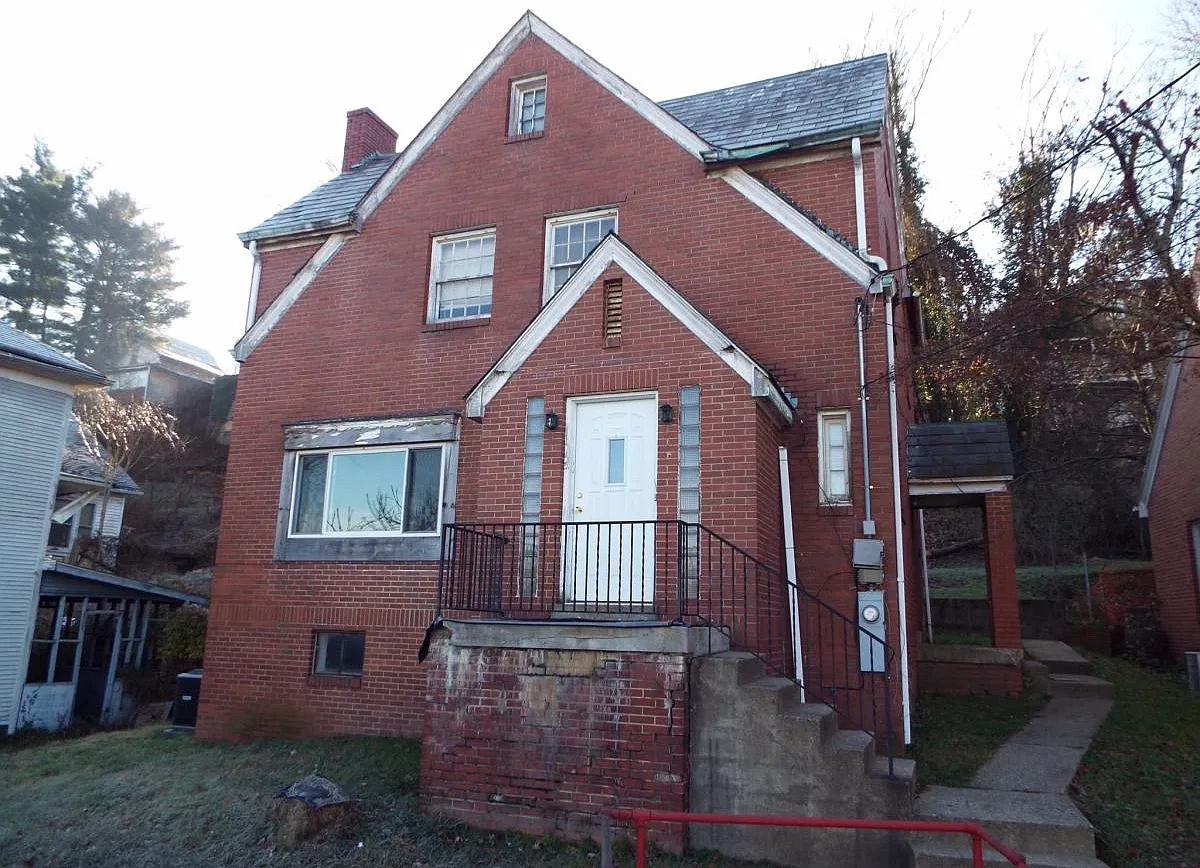 409 S Chestnut St — Photo 1
