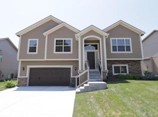 3628 SW Windsong Dr, Lees Summit, MO 64082