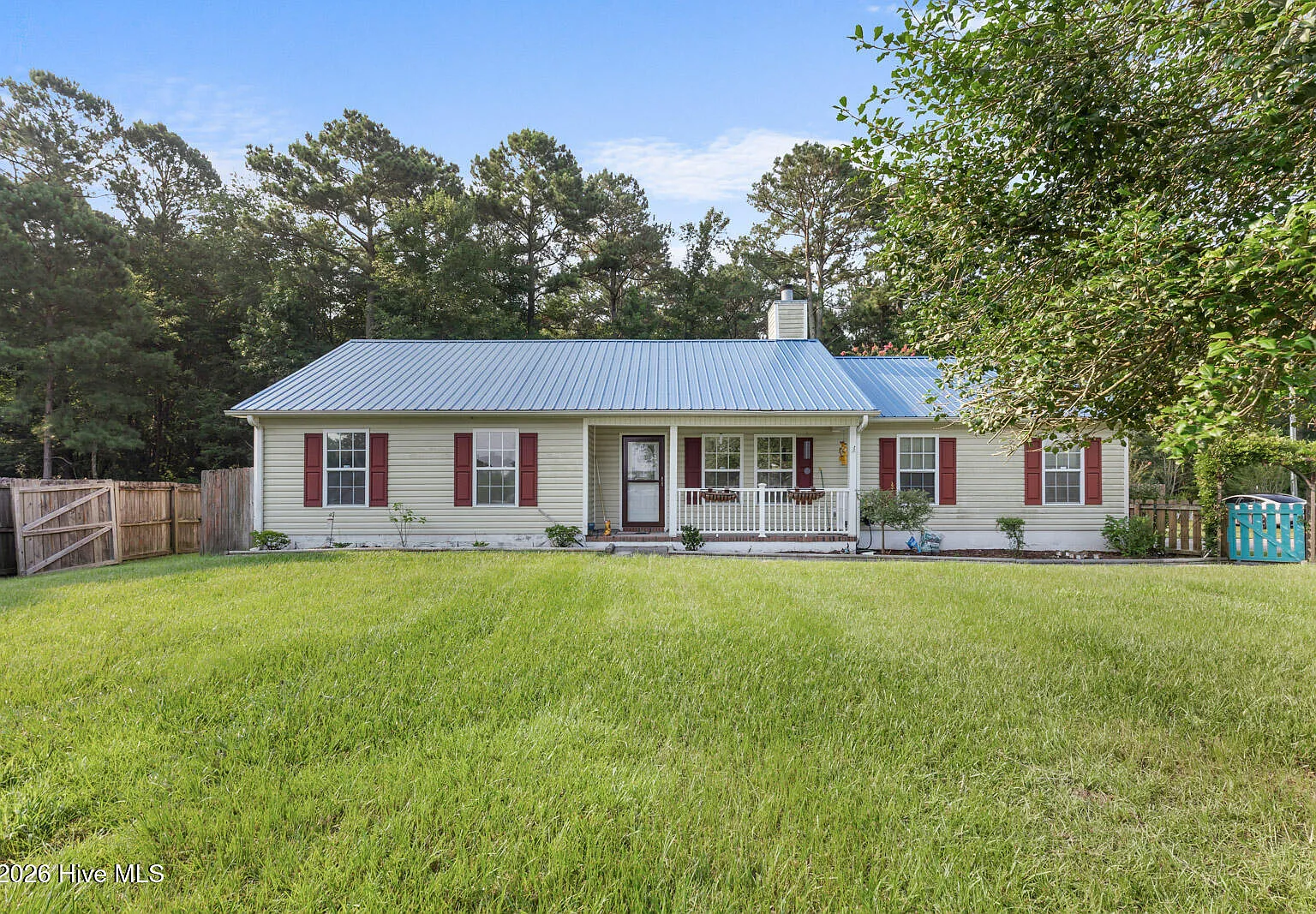 3 bed, 2.0 bath, 1200 sqft, $1,600 — Photo 1