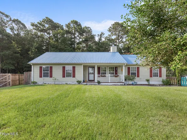 101 Barrington Ct, Maple Hill, NC 28454